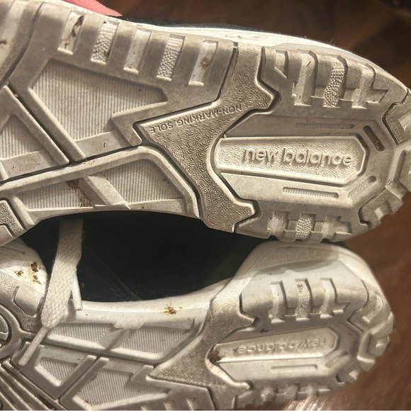 New Balance 550 Black tennis. Size 6 - Picture 5 of 7